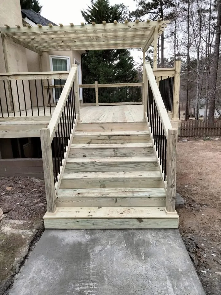 Tampa composite decking - deck stairs with metal balusters